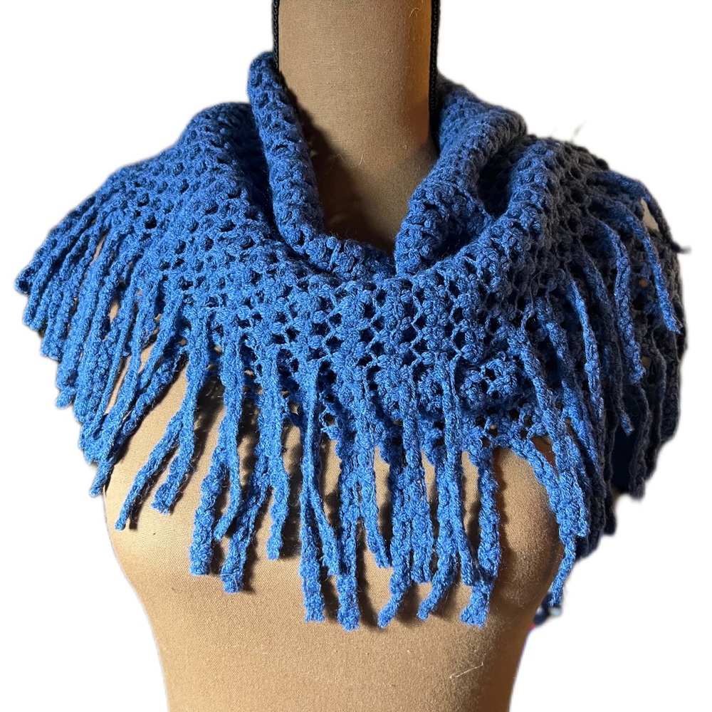 Gorgeous blue knit infinity scarf NWT